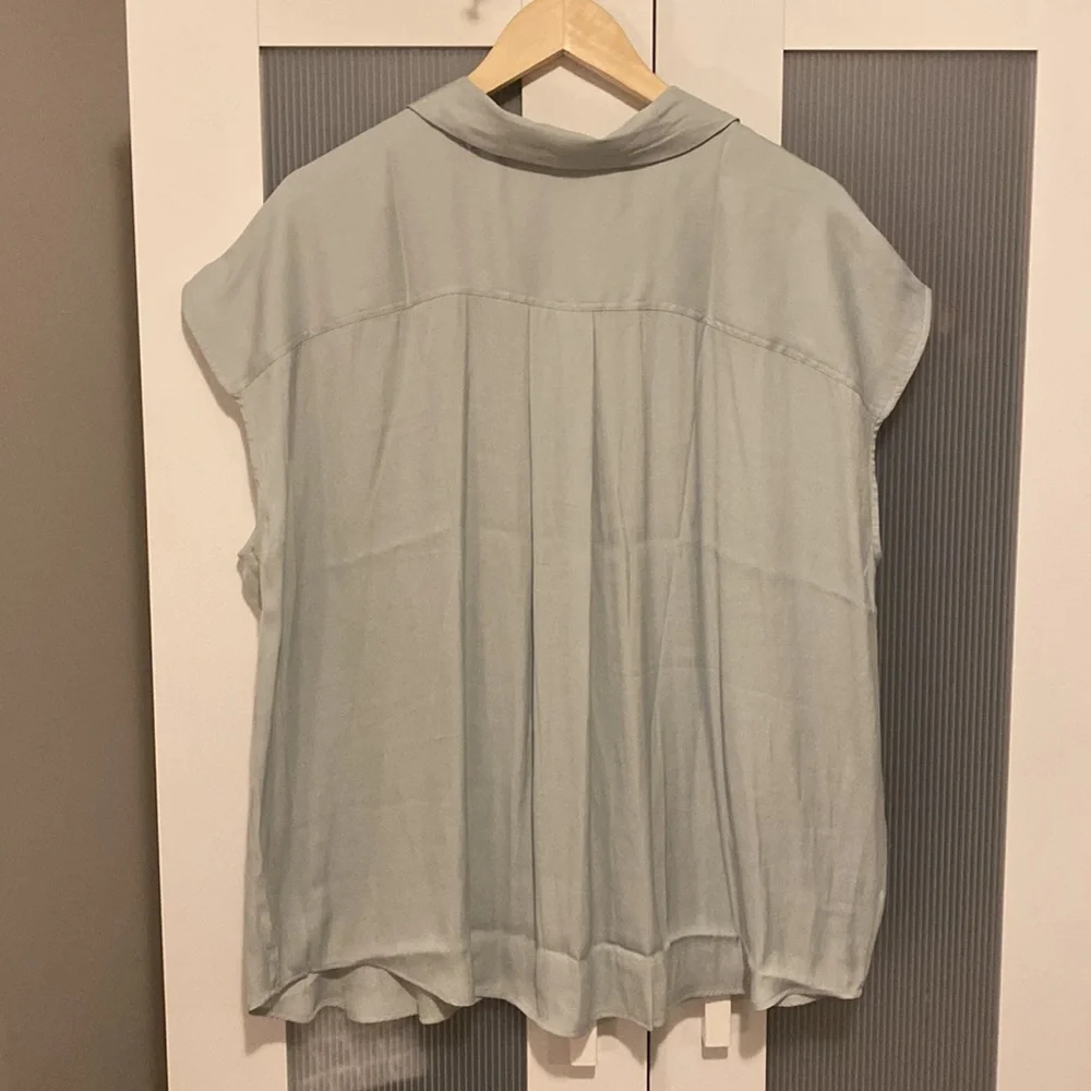 BANANA REPUBLIC Resort Shirt - Picture 4 of 5